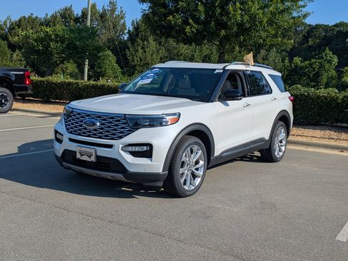 Certified 2023 Ford Explorer Platinum w/ Technology Package AWD/4WD image 8