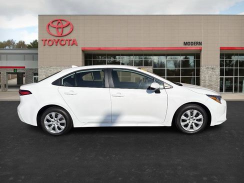 Certified 2025 Toyota Corolla LE image 4