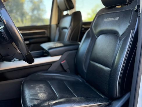 Used 2019 RAM 1500 Laramie AWD/4WD image 11
