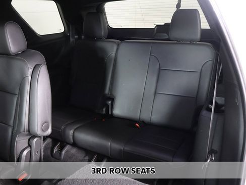 Used 2023 Chevrolet Traverse LT image 3