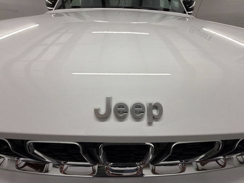 Used 2025 Jeep Grand Cherokee Laredo X w/ Luxury Tech Group I AWD/4WD image 30