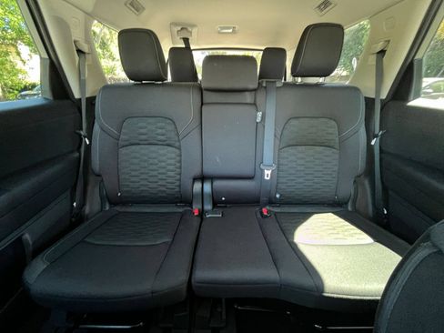 Used 2025 Nissan Pathfinder SV FWD image 39