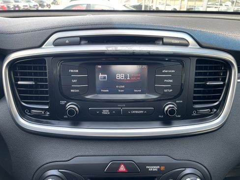 Used 2016 Kia Sorento EX image 16