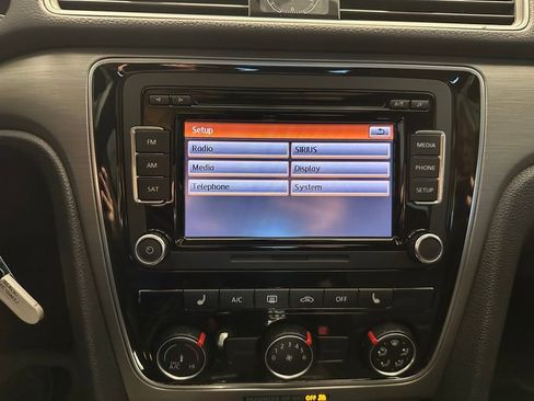 Used 2014 Volkswagen Passat TDI SE image 21