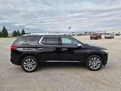 Used 2021 Chevrolet Traverse Premier FWD image 4