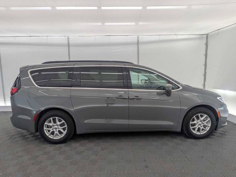 Used 2022 Chrysler Pacifica Touring-L FWD image 7