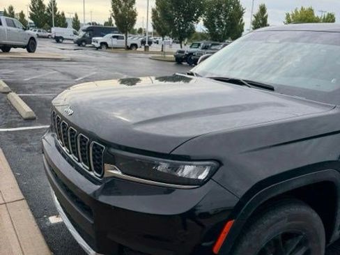 Used 2023 Jeep Grand Cherokee L Laredo w/ Luxury Tech Group I AWD/4WD image 4