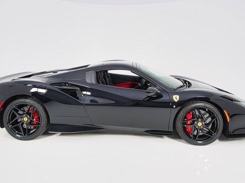 Certified 2021 Ferrari F8 Tributo RWD image 25