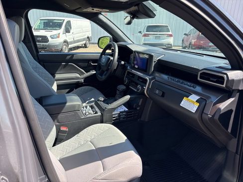 Certified 2026 Toyota Tacoma SR5 AWD/4WD image 18
