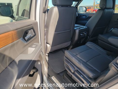 Used 2025 GMC Yukon Denali w/ Sun & Power Step Package image 14