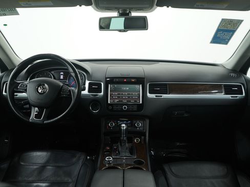 Used 2014 Volkswagen Touareg TDI AWD/4WD image 14