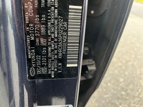 Used 2023 Hyundai Venue Limited FWD image 9