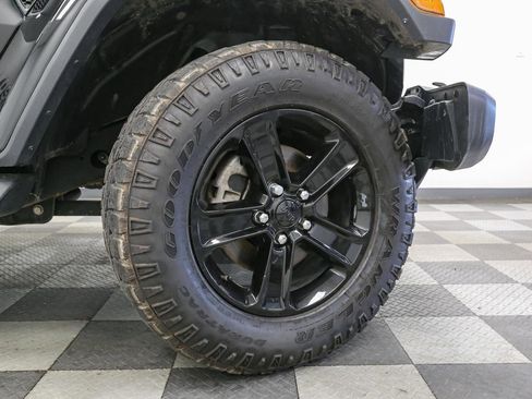 Used 2020 Jeep Wrangler Unlimited Sahara AWD/4WD image 14