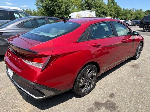 Used 2025 Hyundai Elantra Sport FWD image 4