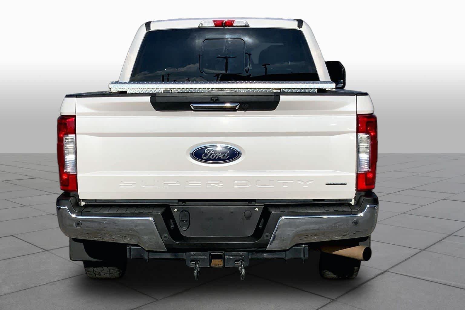 Used 2017 Ford F250 Lariat w/ Lariat Value Package RWD image 5