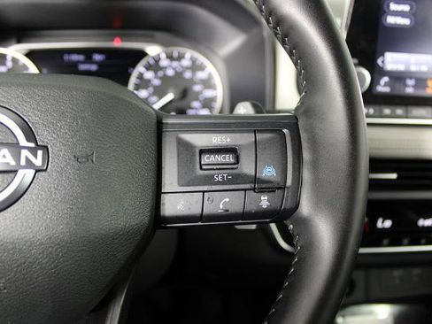 Certified 2025 Nissan Rogue SV image 27