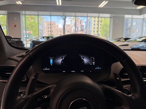 Used 2024 McLaren Artura RWD image 15