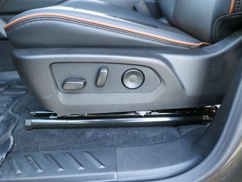 Used 2025 GMC Canyon AT4 w/ AT4 Premium Package AWD/4WD image 30