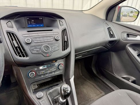 Used 2016 Ford Focus SE FWD image 17