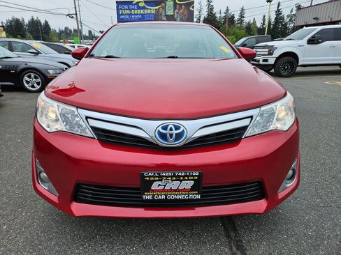 Used 2013 Toyota Camry XLE w/ Leather Pkg FWD image 2