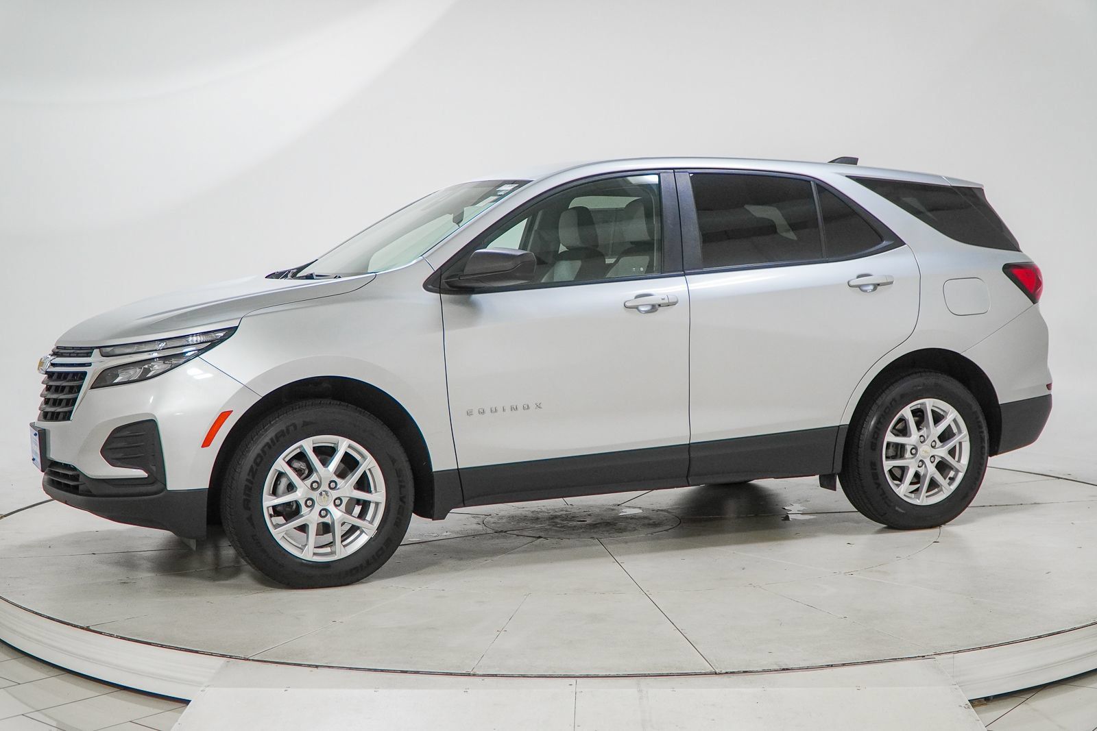 Used 2022 Chevrolet Equinox LS w/ LS Convenience Package AWD/4WD image 4