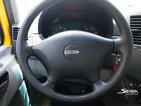 Used 2014 Freightliner Sprinter 2500 image 17