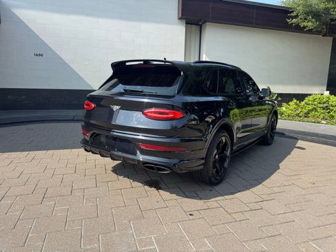 Used 2023 Bentley Bentayga AWD/4WD image 3