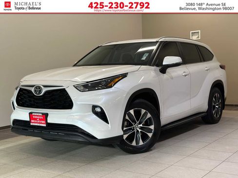 Certified 2024 Toyota Highlander XLE image 1