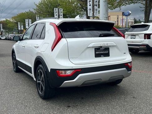 Certified 2023 Kia Niro EX FWD image 9