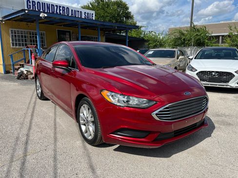 Used 2017 Ford Fusion SE w/ Fusion SE Technology Package FWD image 1