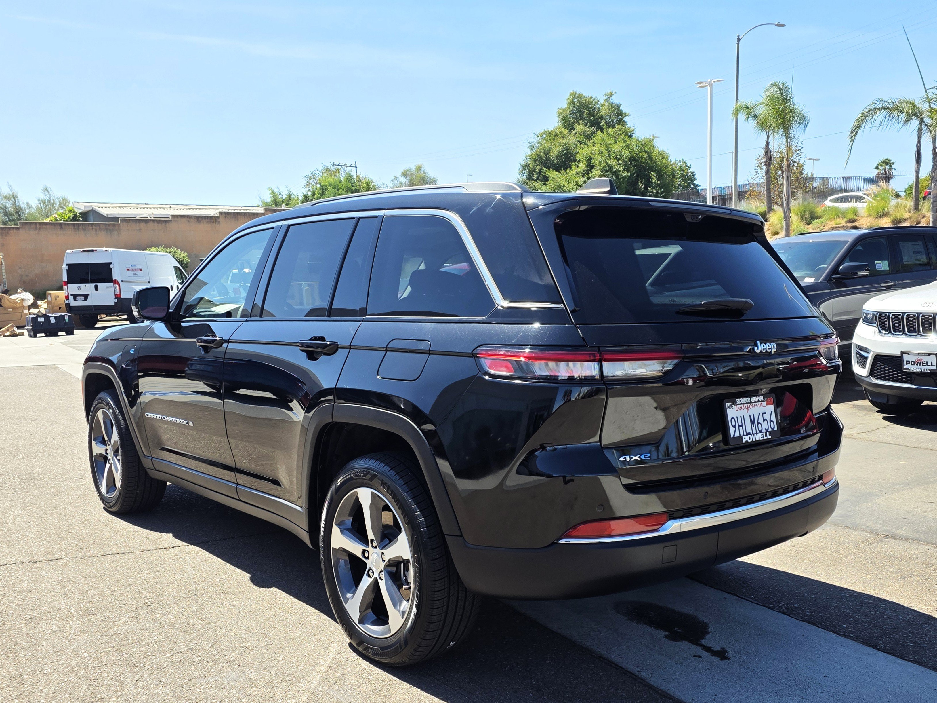 Certified 2023 Jeep Grand Cherokee 4WD 4xe w/ Luxury Tech Group II image 3