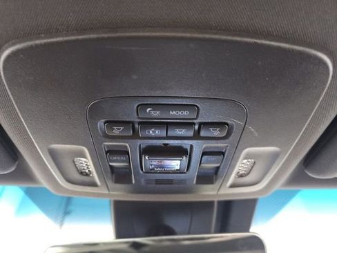 Used 2019 Toyota Avalon Limited image 27