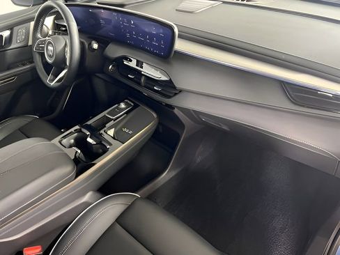 Used 2025 Buick Enclave Avenir AWD/4WD image 46