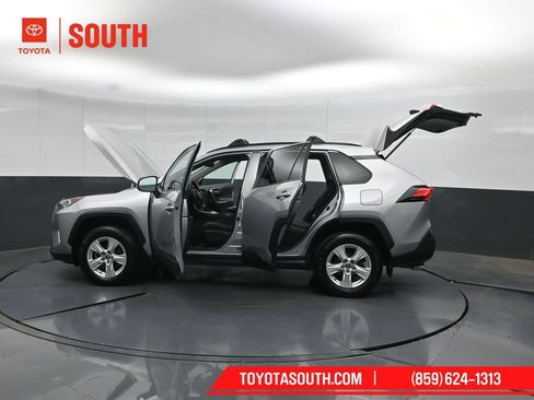 Used 2021 Toyota RAV4 XLE AWD/4WD image 52