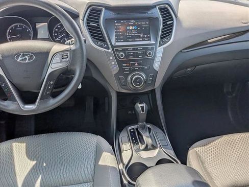 Used 2017 Hyundai Santa Fe SE FWD image 16