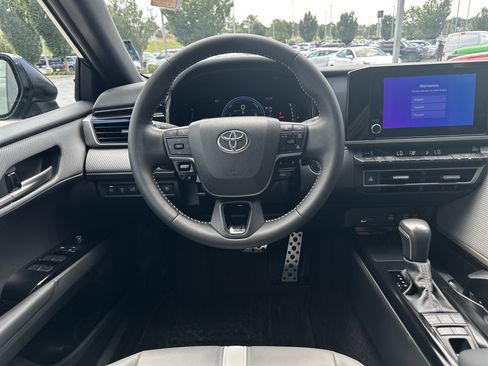 Used 2025 Toyota Camry SE FWD image 16