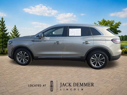 Used 2023 Lincoln Nautilus AWD image 3