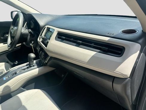 Used 2020 Honda HR-V LX image 30