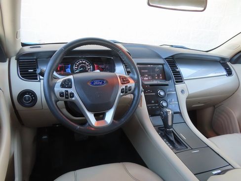 Used 2013 Ford Taurus SEL image 4