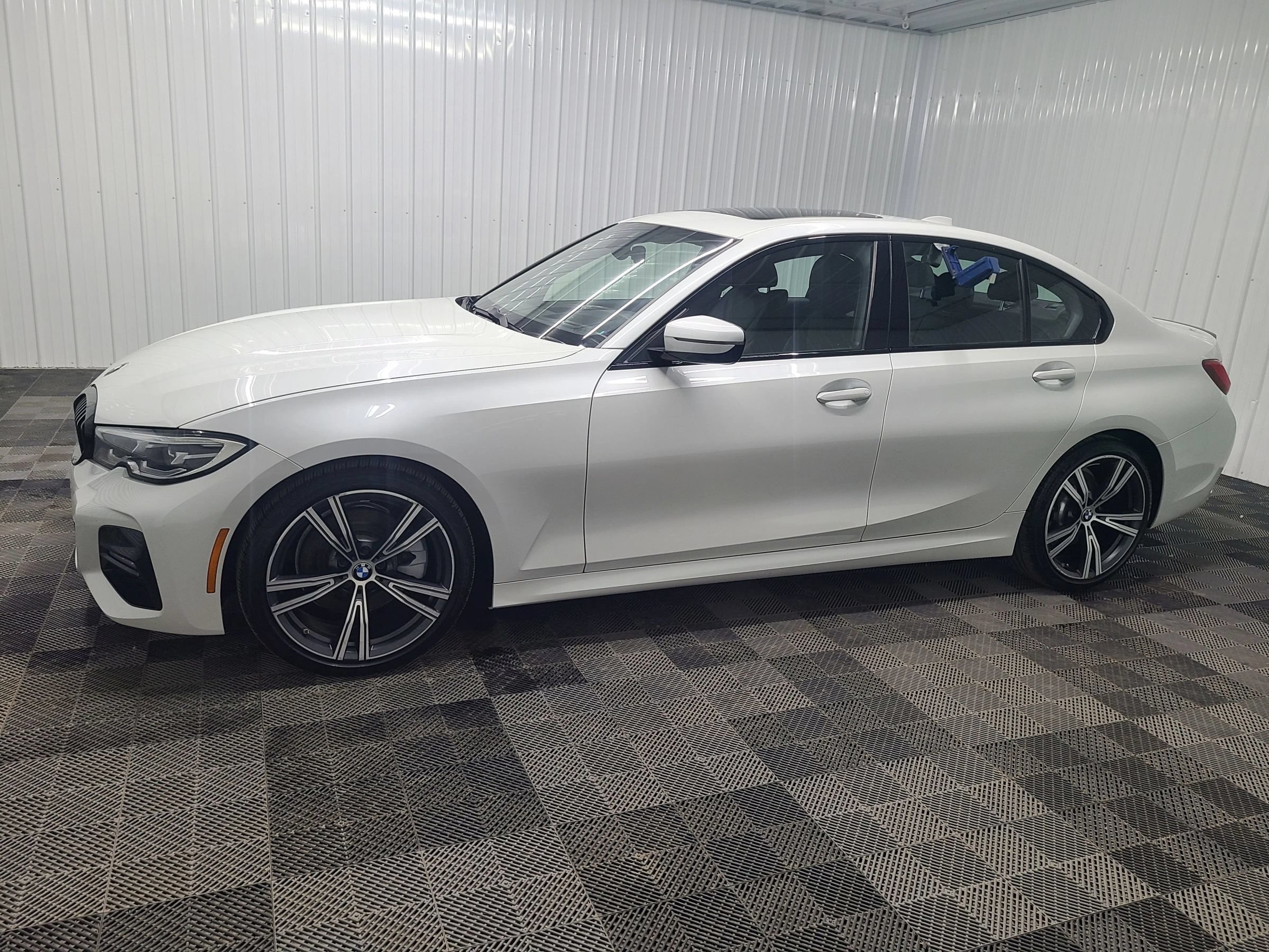 Used 2019 BMW 330i Sedan w/ M Sport Package RWD image 8
