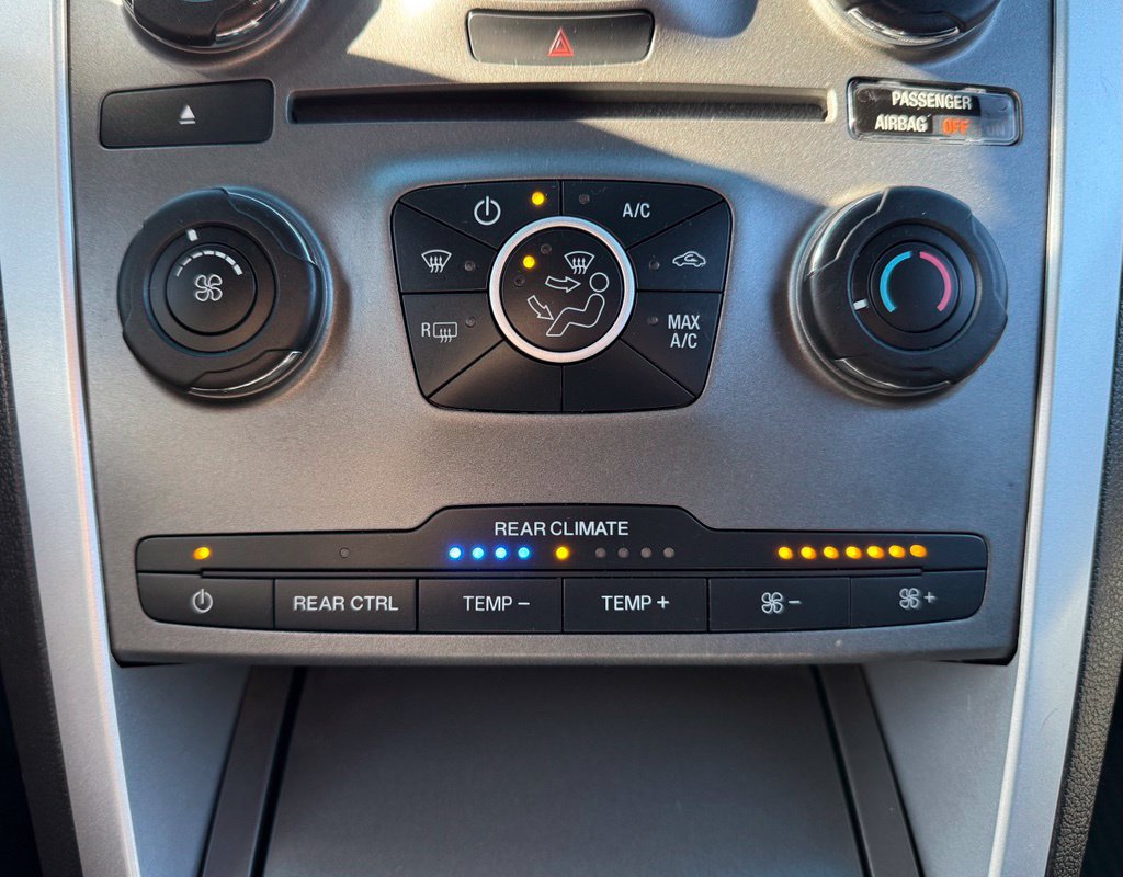 Used 2015 Ford Explorer XLT FWD image 32