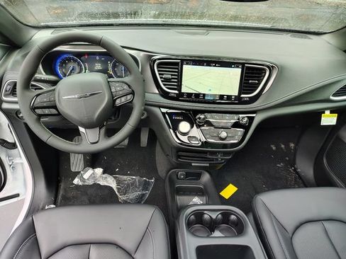 New 2026 Chrysler Pacifica Select AWD/4WD image 10
