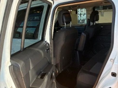 Used 2014 Jeep Patriot Sport image 19