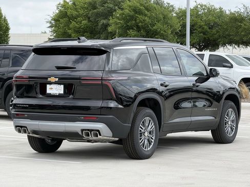 New 2026 Chevrolet Traverse LT w/ Driver Confidence Package FWD image 4