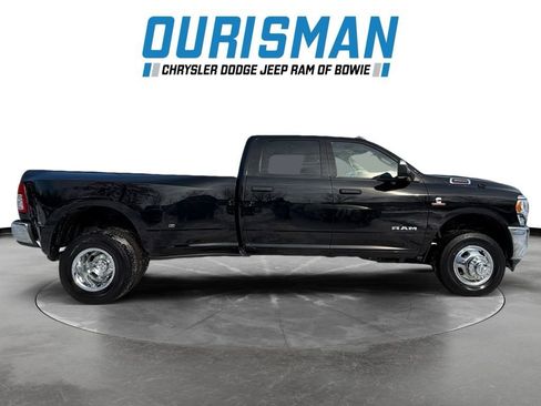 Used 2020 RAM 3500 Tradesman w/ Chrome Appearance Group image 2