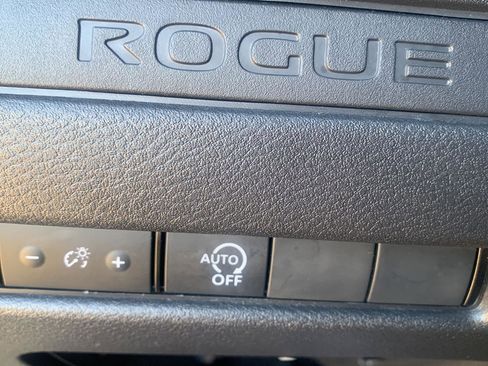 Used 2024 Nissan Rogue S image 10