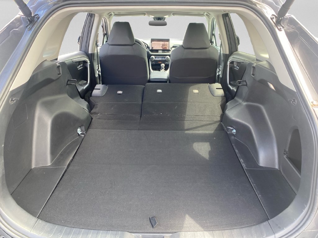 Used 2024 Toyota RAV4 XLE w/ Convenience Package FWD image 27