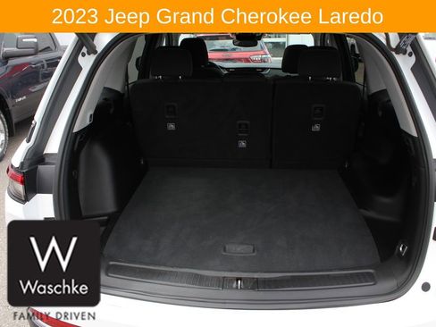 Used 2023 Jeep Grand Cherokee Laredo w/ Luxury Tech Group I AWD/4WD image 19