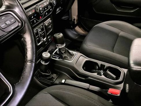 Used 2022 Jeep Gladiator Sport AWD/4WD image 18