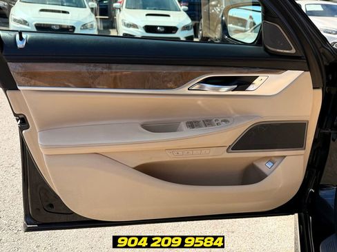 Used 2020 BMW 740i w/ Luxury Rear Seating Package RWD image 23